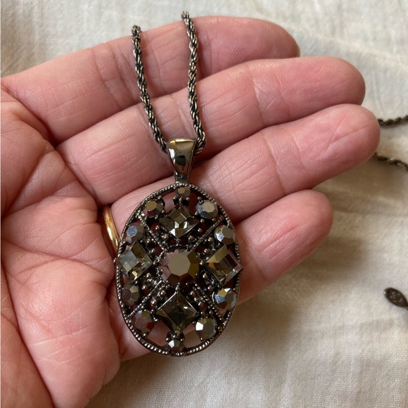 Premier Designs Jeweled Pendant‎ Necklace Gun Metal - Picture 1 of 7
